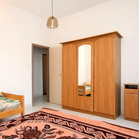 شقة Family Friendly Seaside Kraj, Pasman - 699