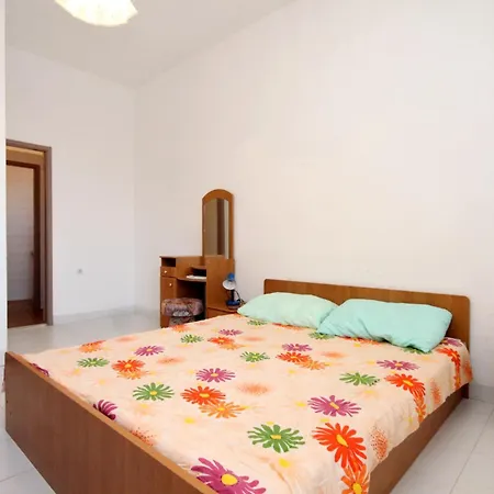 شقة Family Friendly Seaside Kraj, Pasman - 699 *