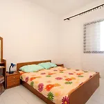 Family Friendly Seaside Kraj, Pasman - 699 公寓 特孔