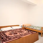 Family Friendly Seaside Kraj, Pasman - 699 公寓 特孔