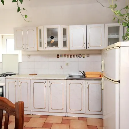 Family Friendly Seaside Kraj, Pasman - 699 شقة