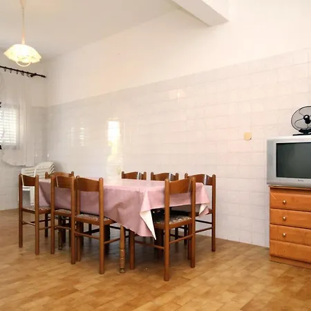 Family Friendly Seaside Kraj, Pasman - 699 아파트 트콘