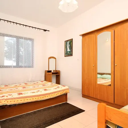 Apartmán Family Friendly Seaside Kraj, Pasman - 699 Tkon
