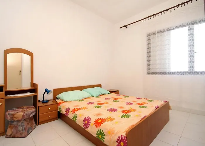 Family Friendly Seaside Kraj, Pasman - 699 Διαμέρισμα Tkon