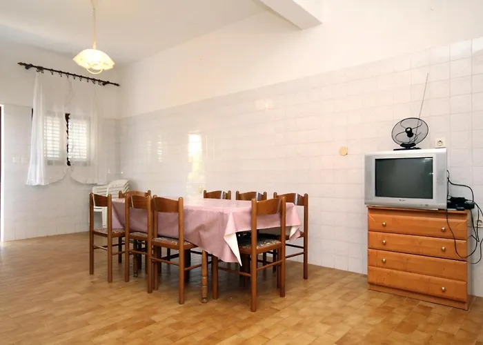 Family Friendly Seaside Kraj, Pasman - 699 Lägenhet Tkon