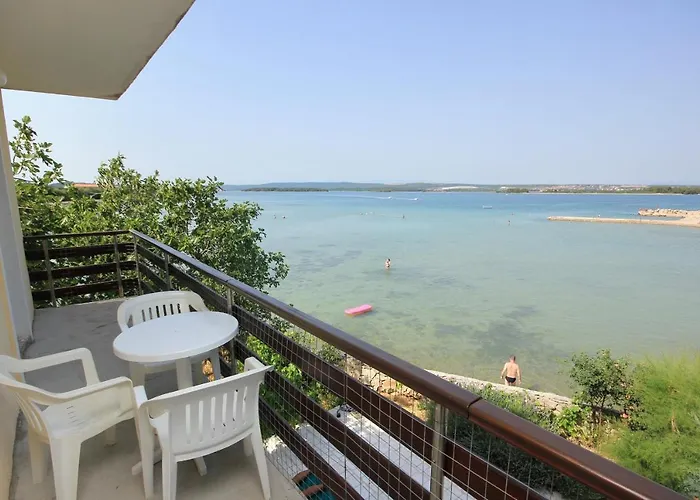 Family Friendly Seaside Kraj, Pasman - 699 Διαμέρισμα